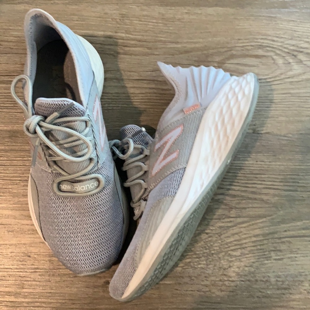 Women’s New balance grey tennis shoes size 7.5
